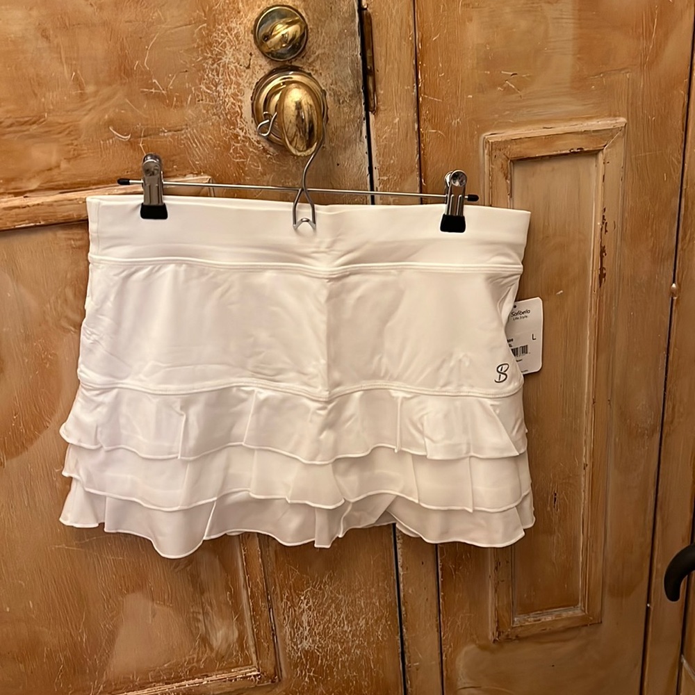 BRAND NEW, NEVER WORN White Sofibella tennis skirt size L. NWT